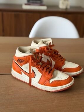NIKE AIR JORDAN - Orange and Cream High-Top Sneakers - Size W 7.5